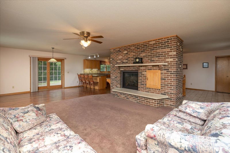607 Don Dr, Saint Charles, MN 55972