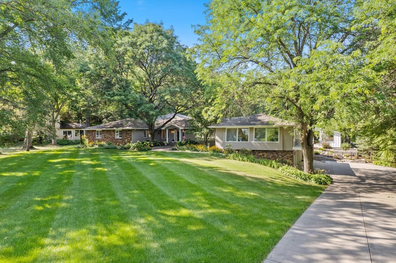 8100 Oakmere Rd, Bloomington, MN 55438