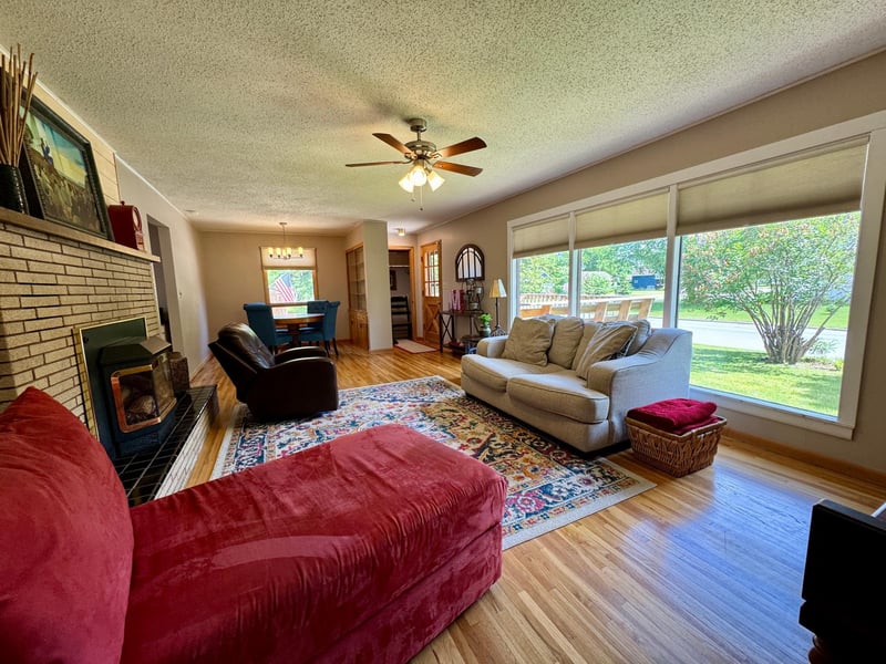 415 Roosevelt St NE, Warroad, MN 56763
