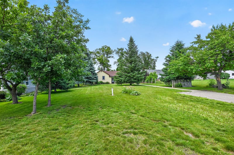 1103 S Darling Dr NW, Alexandria, MN 56308