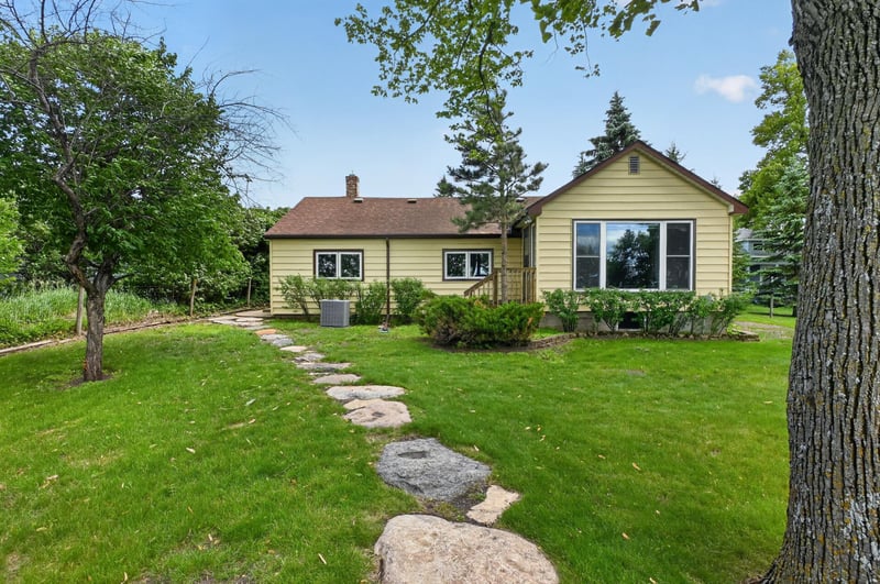 1103 S Darling Dr NW, Alexandria, MN 56308