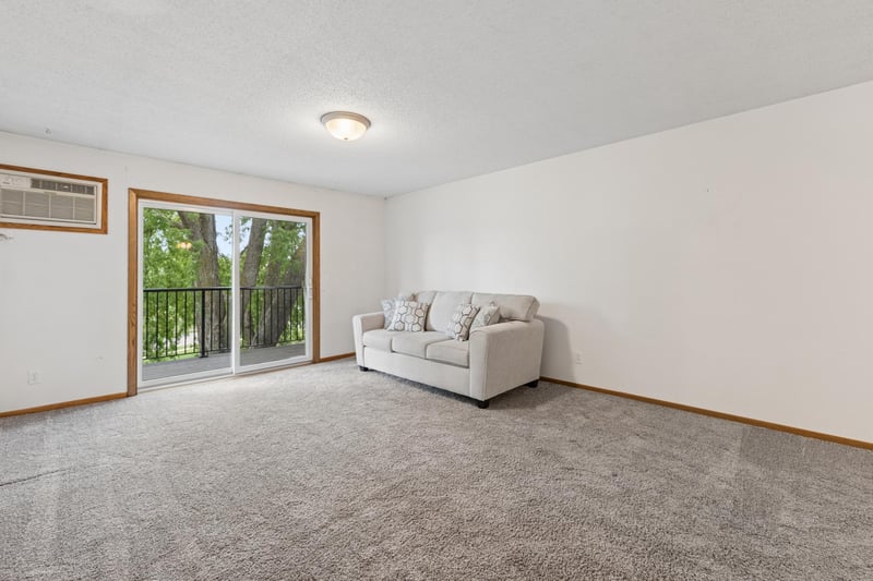 7759 142nd St W #306, Apple Valley, MN 55124
