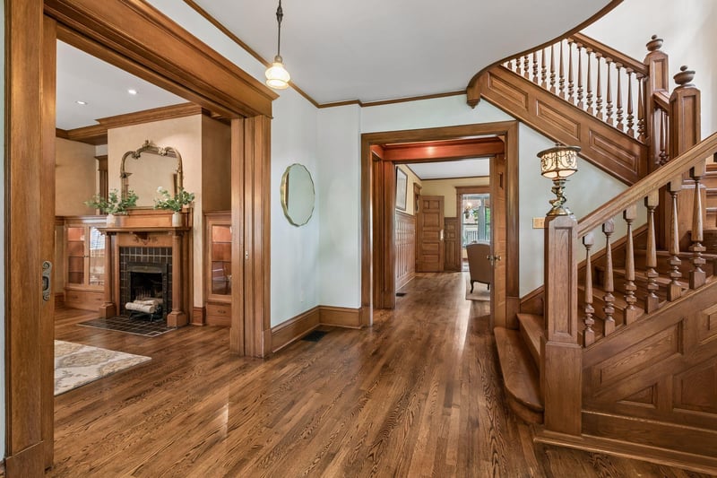 818 Goodrich Ave, Saint Paul, MN 55105