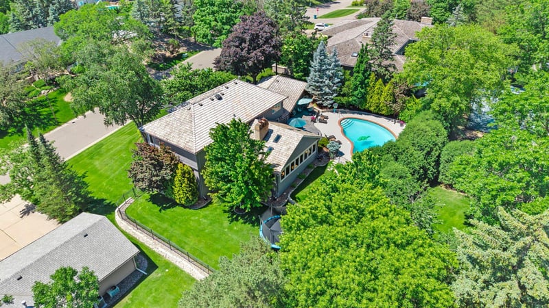 6612 Dovre Dr, Edina, MN 55436