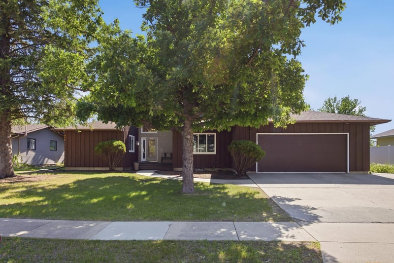 2504 18th St S, Moorhead, MN 56560