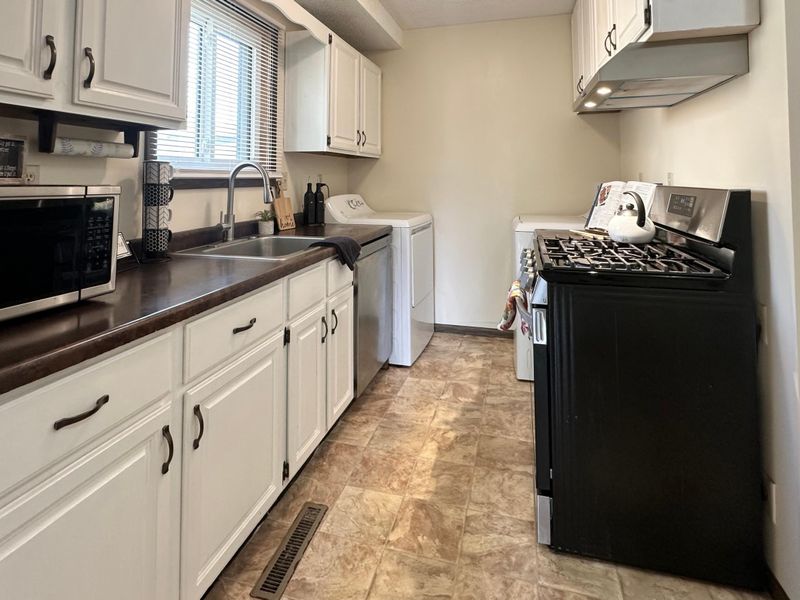 2209 Mayfair Rd, Golden Valley, MN 55427