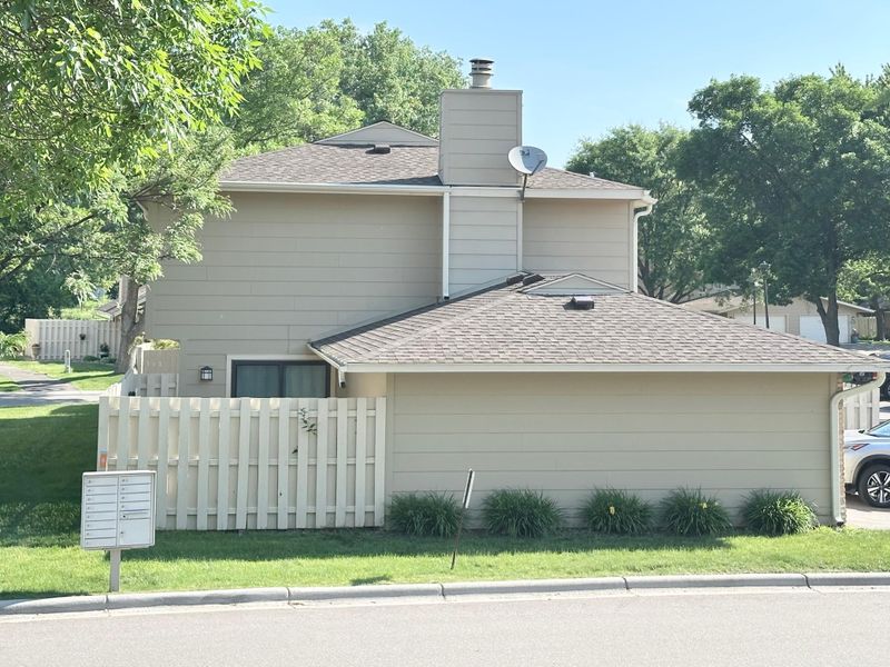 2209 Mayfair Rd, Golden Valley, MN 55427