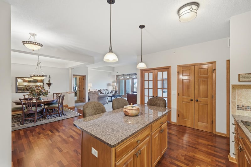5275 Grandview Sq #3401, Edina, MN 55436