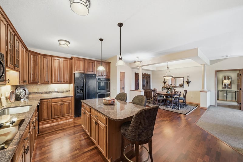 5275 Grandview Sq #3401, Edina, MN 55436