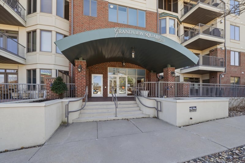 5275 Grandview Sq #3401, Edina, MN 55436