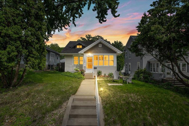 1388 Simpson St, Saint Paul, MN 55108