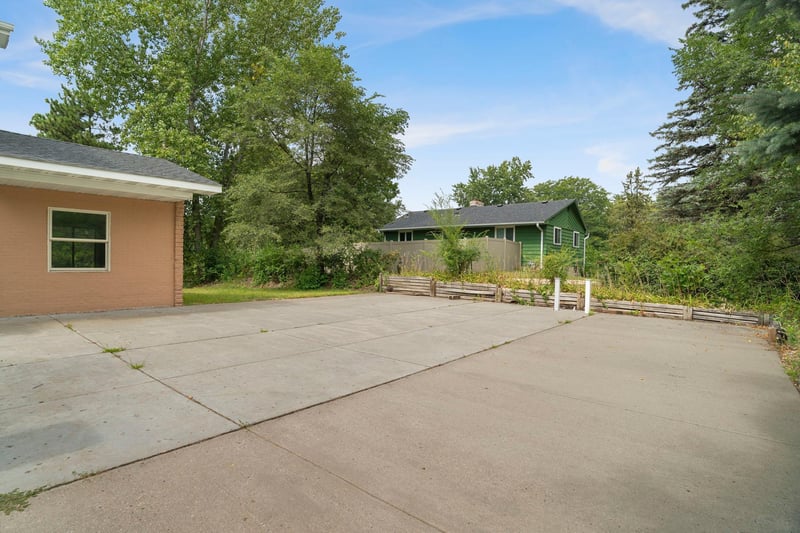 2981 Pilot Knob Rd, Eagan, MN 55121