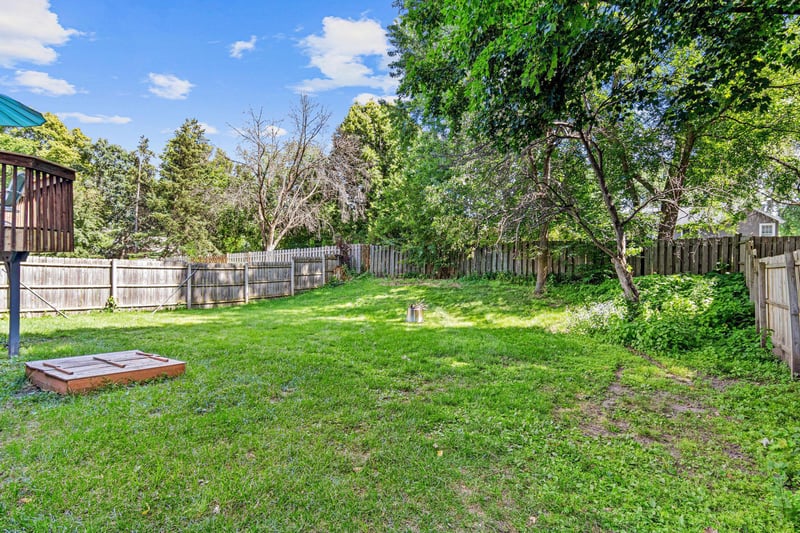 14137 Carmody Dr, Eden Prairie, MN 55347