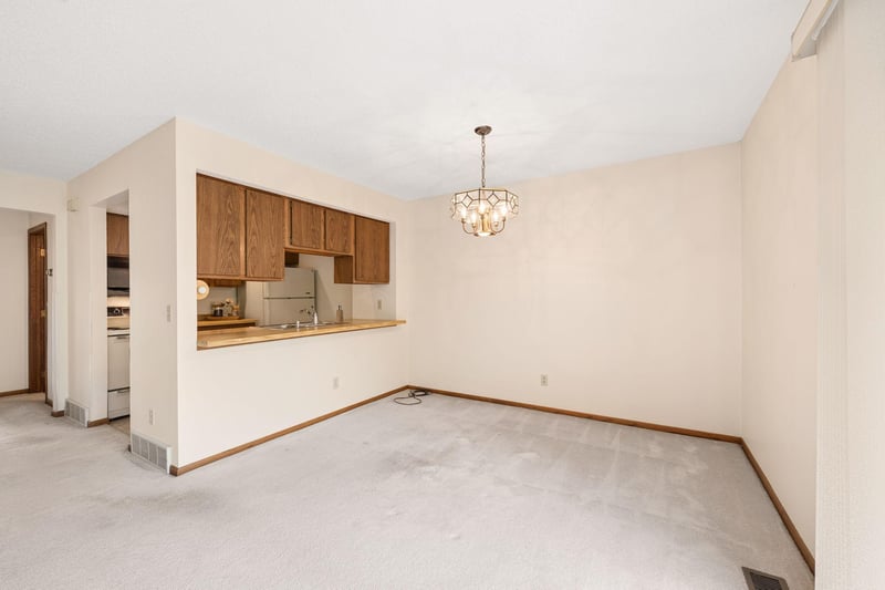 336 W 5th St, Waconia, MN 55387