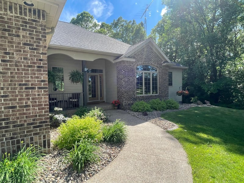 11655 Castle Bluff Ln SW, Stewartville, MN 55976