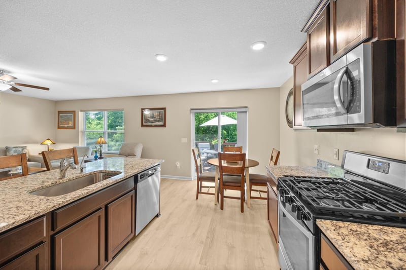 1042 White Tail Ln, Montrose, MN 55363