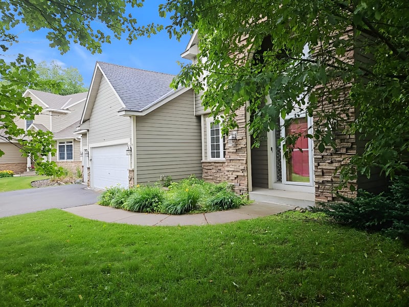 10455 Glen Eagle Cir, Woodbury, MN 55129