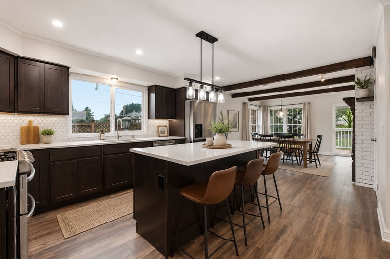 952 Logan Ln, South Saint Paul, MN 55075