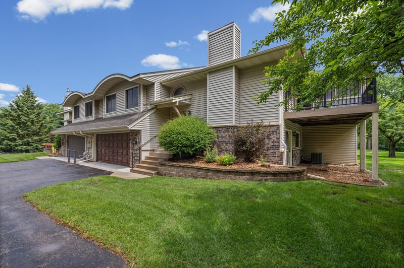 1544 Clemson Dr #B, Eagan, MN 55122