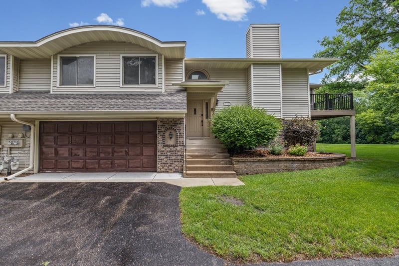 1544 Clemson Dr #B, Eagan, MN 55122