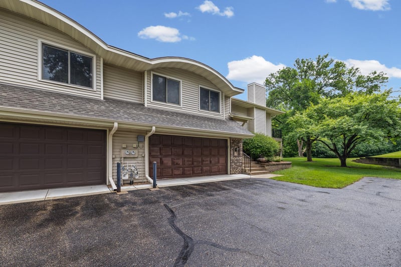 1544 Clemson Dr #B, Eagan, MN 55122
