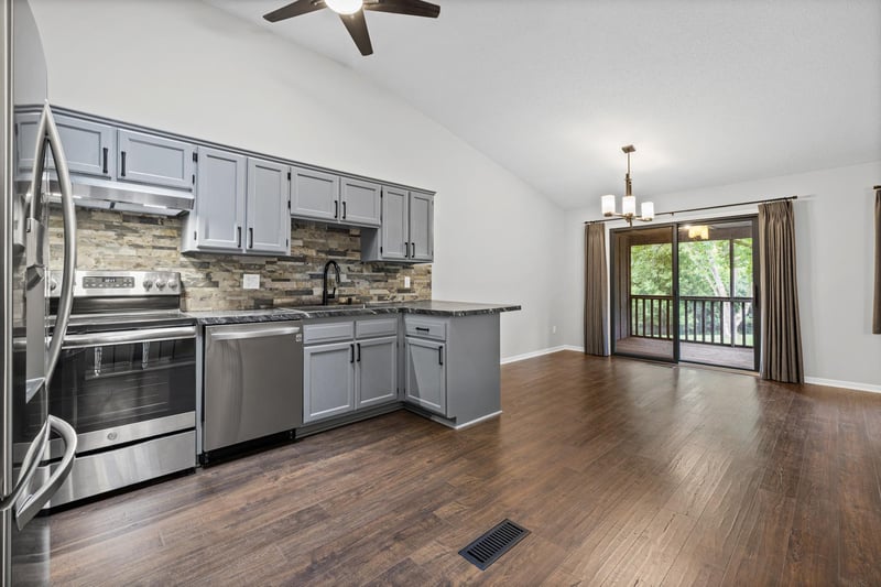1544 Clemson Dr #B, Eagan, MN 55122