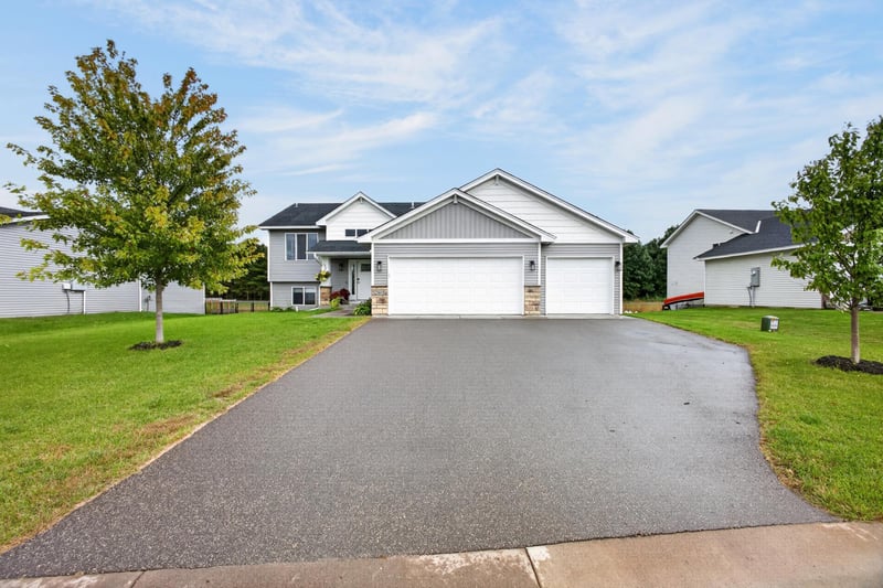 25695 Euclid Ave, Wyoming, MN 55092