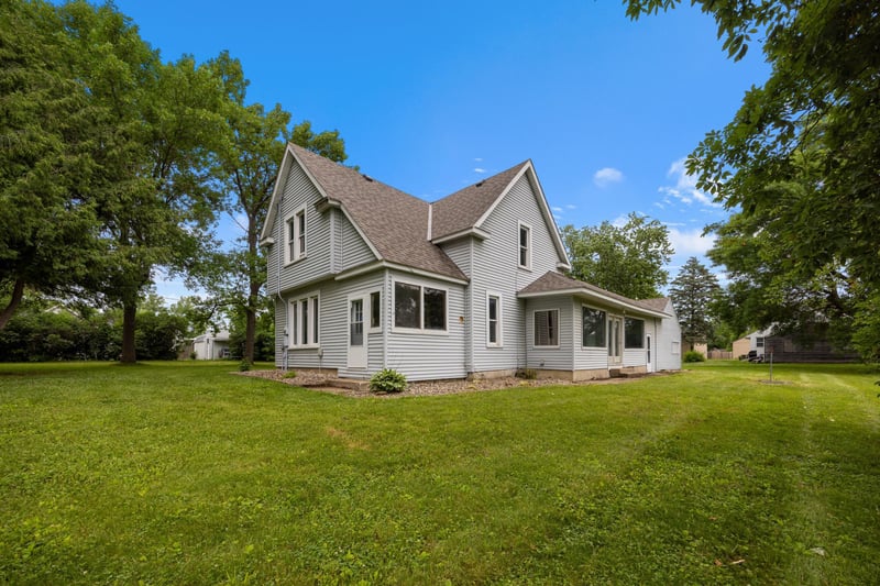 202 N 2nd St, Darwin, MN 55324
