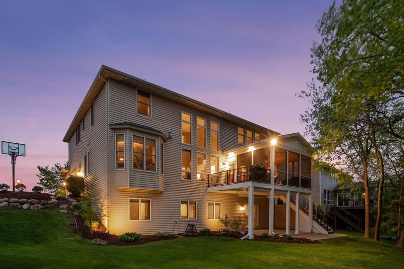 1800 Carriage Dr, Victoria, MN 55386