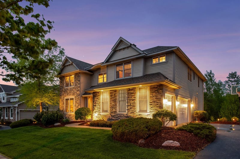 1800 Carriage Dr, Victoria, MN 55386