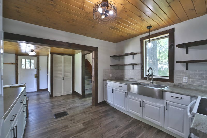 413 1st St SW, Crosby, MN 56441