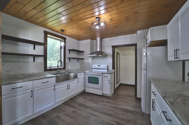 413 1st St SW, Crosby, MN 56441