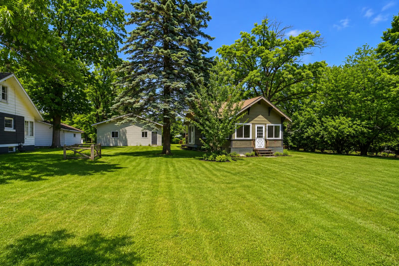 413 1st St SW, Crosby, MN 56441