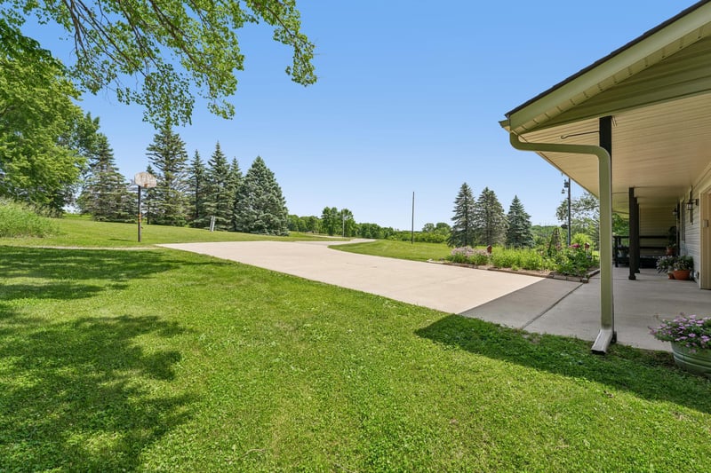 17162 Hunt Lake Trl, Kilkenny, MN 56052