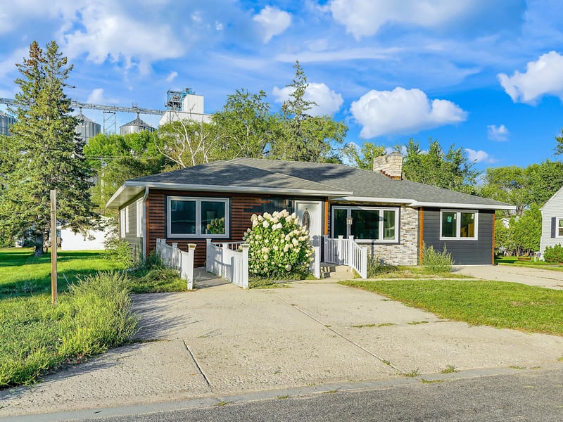325 2nd St Se, Perham, MN 56573