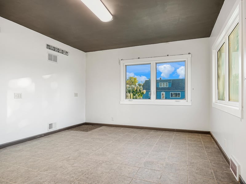 325 2nd St Se, Perham, MN 56573