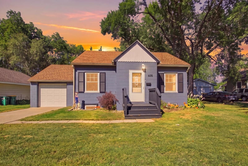 635 E 2nd St, Litchfield, MN 55355