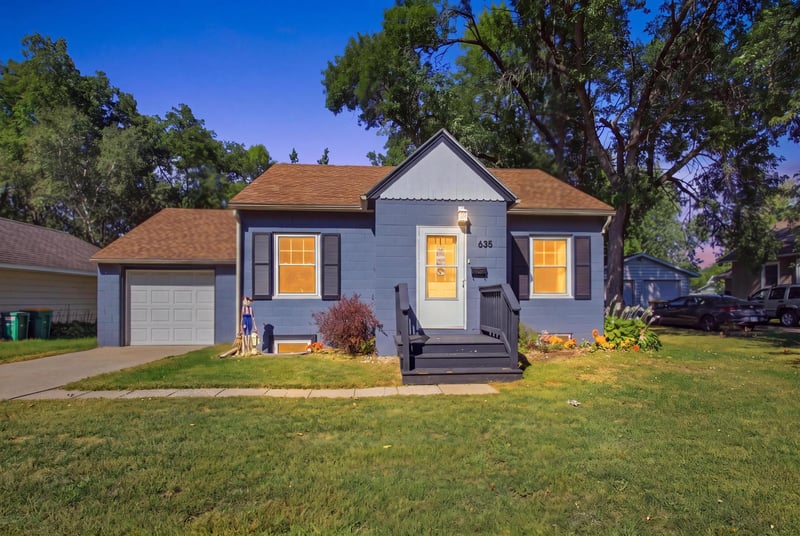 635 E 2nd St, Litchfield, MN 55355