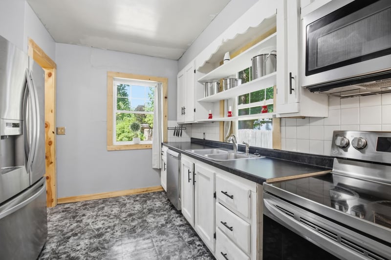 635 E 2nd St, Litchfield, MN 55355