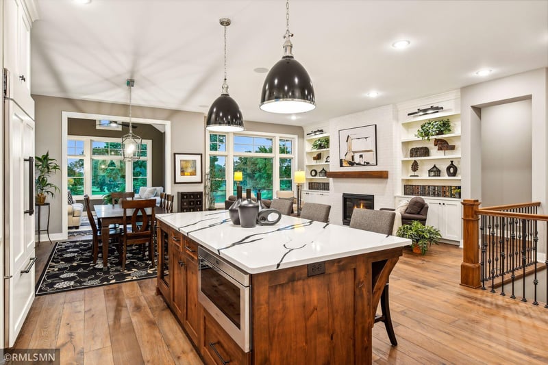 1230 Greenway Ps, Golden Valley, MN 55427