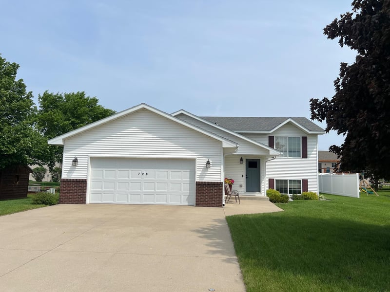728 W 7th St, Litchfield, MN 55355