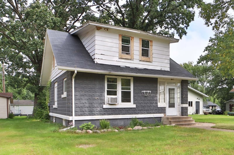 415 1st St SW, Crosby, MN 56441