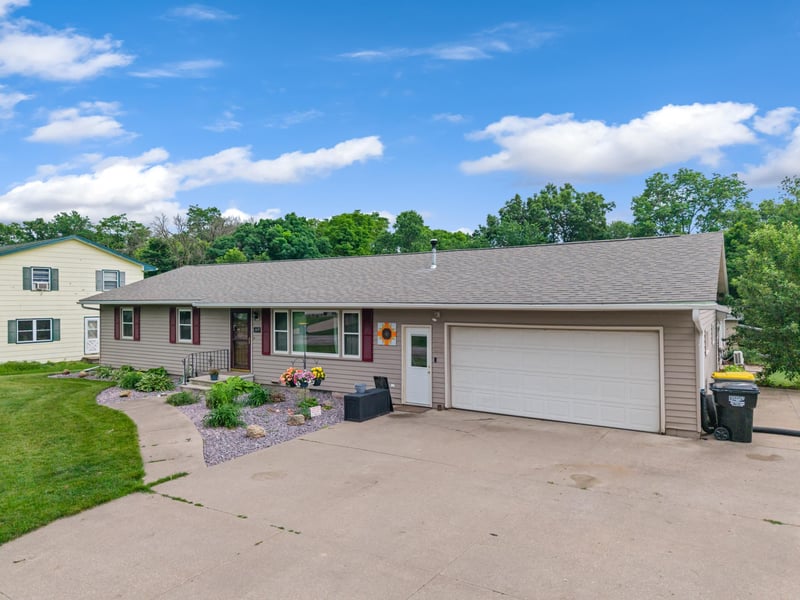 1497 Claudia Ave, La Crescent, MN 55947