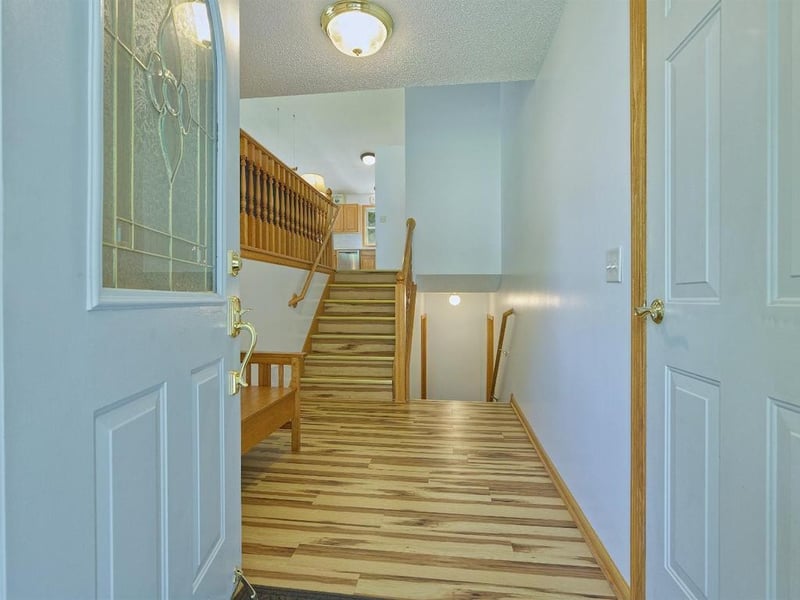 561 Kingsley St S, Winsted, MN 55395