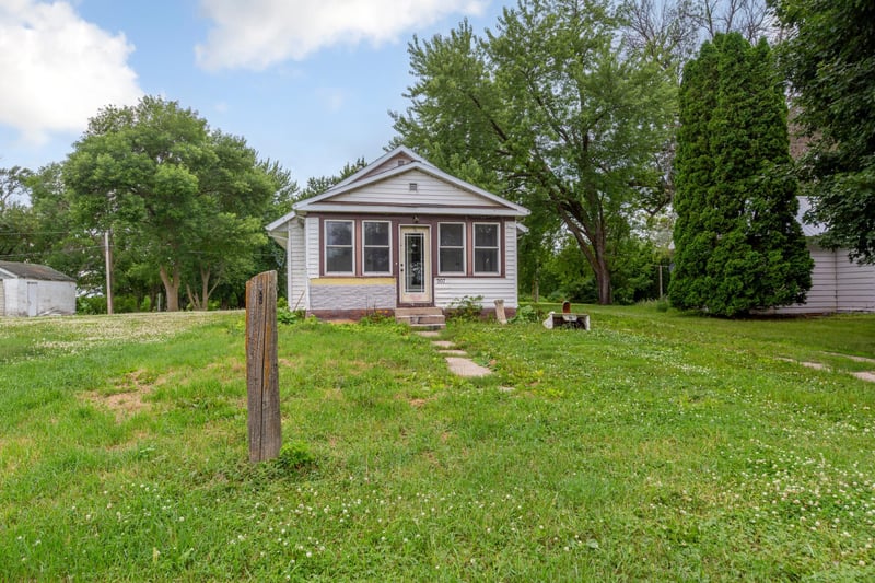 307 S Mill St, Elmore, MN 56027