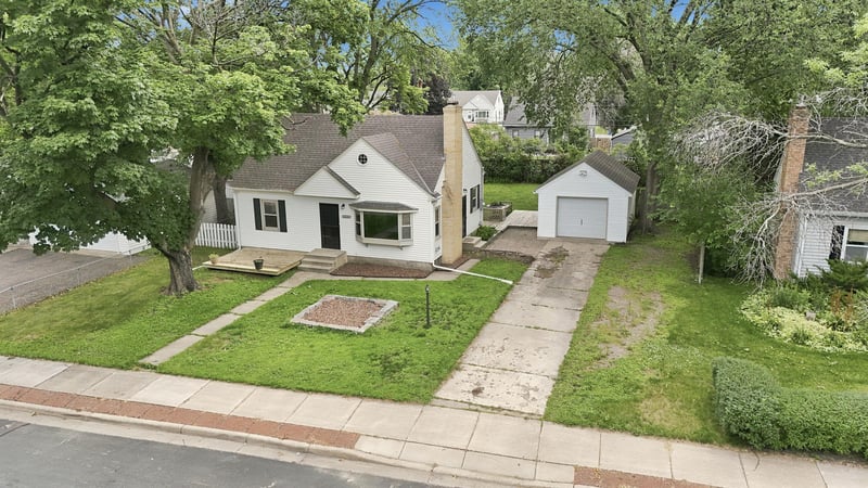 6114 Dupont Ave N, Brooklyn Center, MN 55430