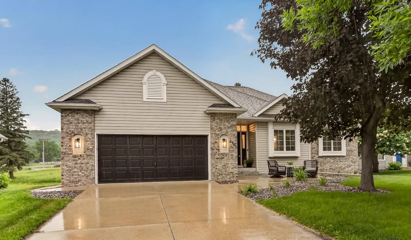 2945 Stonegate Ct SW, Rochester, MN 55902