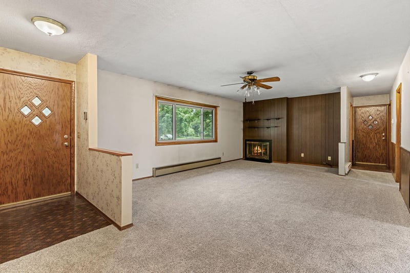 9 6th Ave NE, Osseo, MN 55369