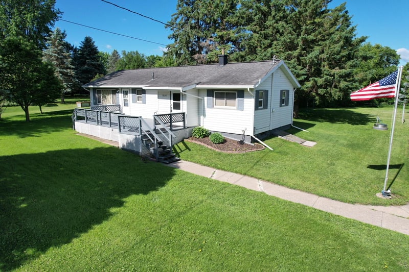 1039 4th St, Holdingford, MN 56340