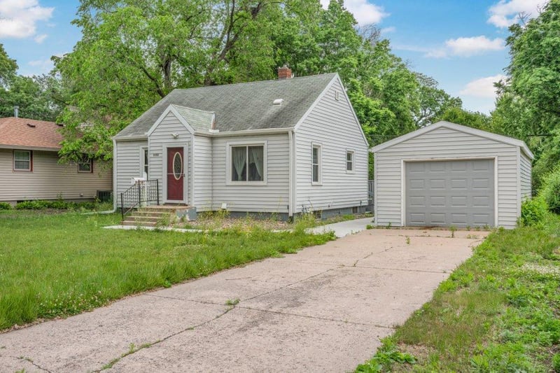 5350 Colfax Ave N, Brooklyn Center, MN 55430